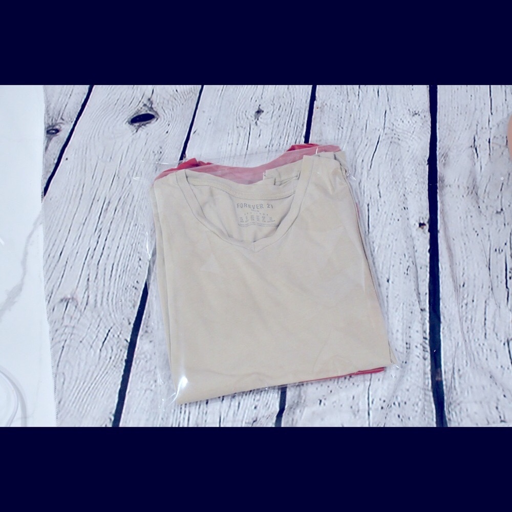 Forever 21 Mens V Neck T-Shirt Beige